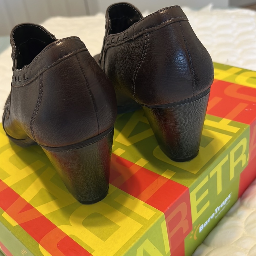 BareTraps “Fallon” brown shoe booties in size 6.5 Medium. - Picture 9 of 9